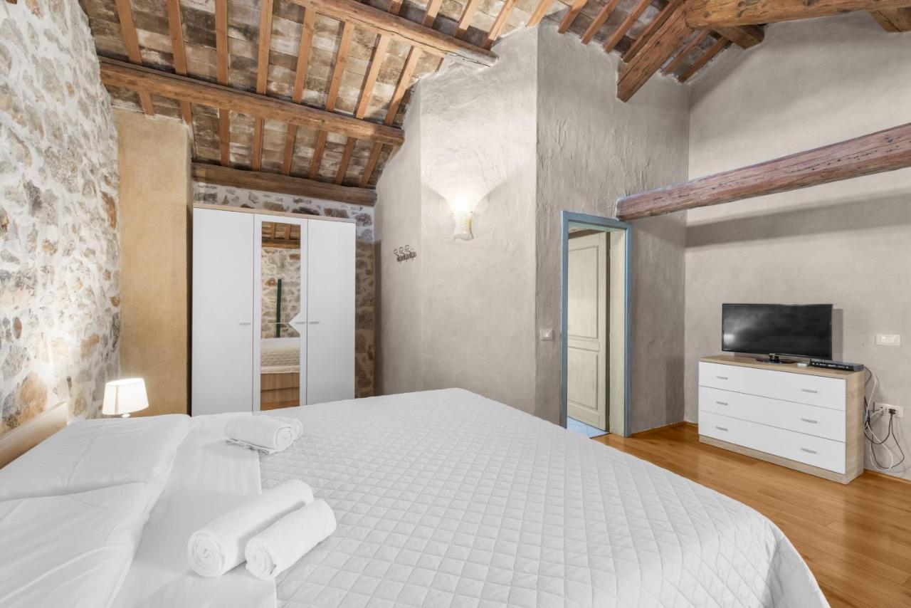 Villa Antonci-18, Pool, 3 Houses, Jacuzzi, Private Territory *