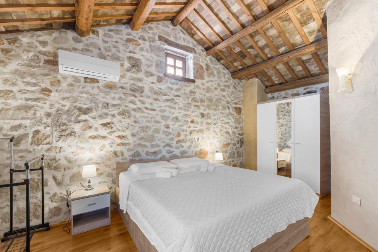 Villa Antonci-18, Pool, 3 Houses, Jacuzzi, Private Territory