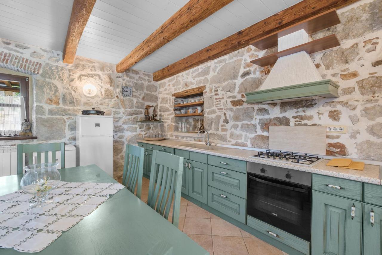 Antonci-18, Pool, 3 Houses, Jacuzzi, Private Territory Villa *
