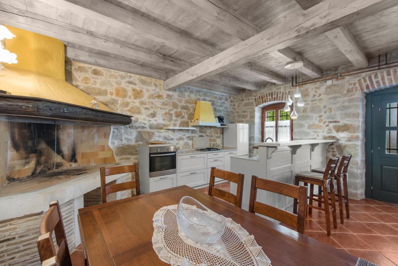 Villa Antonci-18, Pool, 3 Houses, Jacuzzi, Private Territory