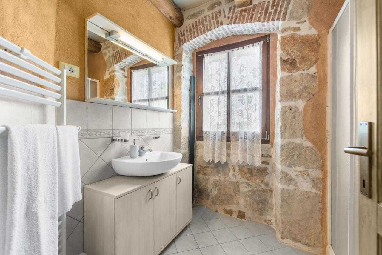 Antonci-18, Pool, 3 Houses, Jacuzzi, Private Territory * Antonci (Porec)