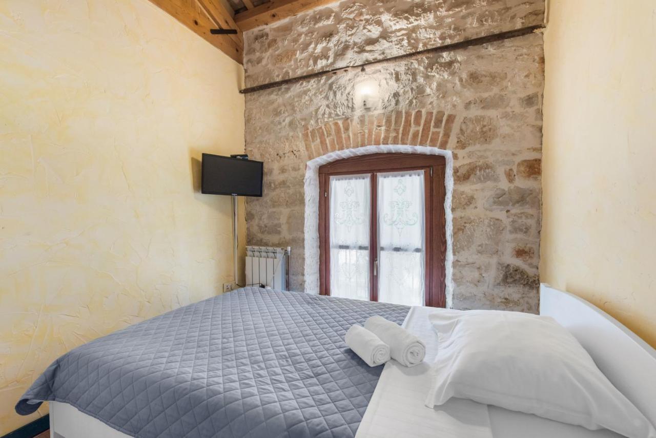 Villa Antonci-18, Pool, 3 Houses, Jacuzzi, Private Territory *