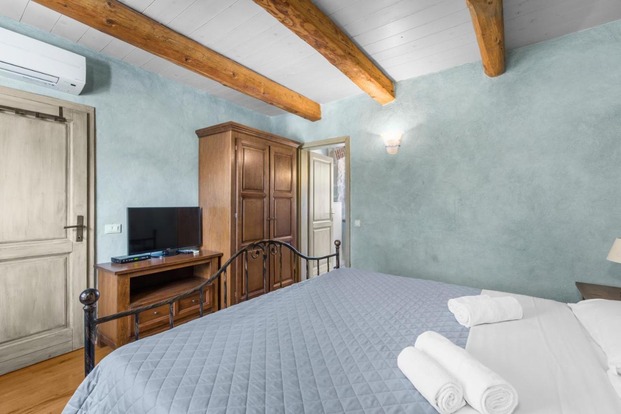 Antonci-18, Pool, 3 Houses, Jacuzzi, Private Territory Villa *
