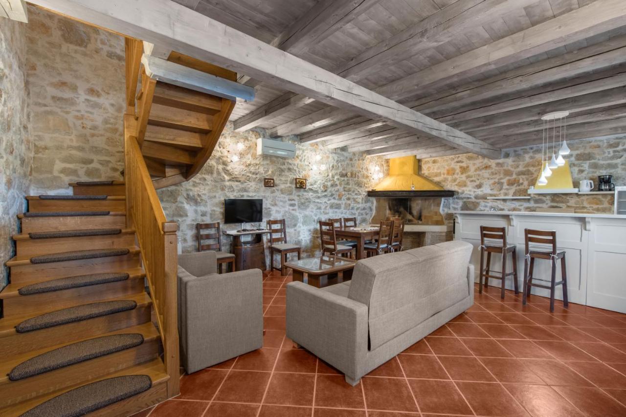 Villa Antonci-18, Pool, 3 Houses, Jacuzzi, Private Territory Antonci (Porec)