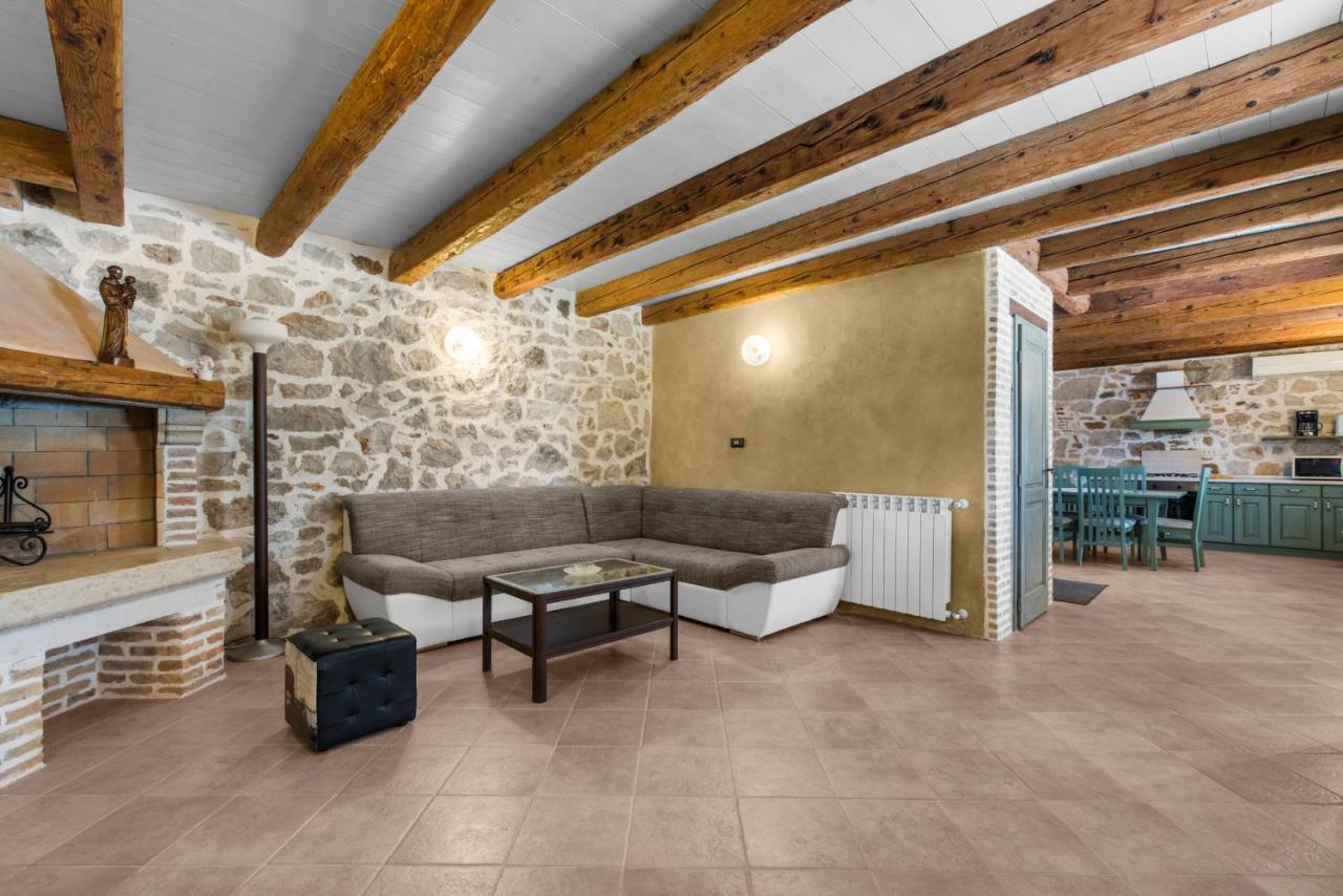 Antonci-18, Pool, 3 Houses, Jacuzzi, Private Territory *