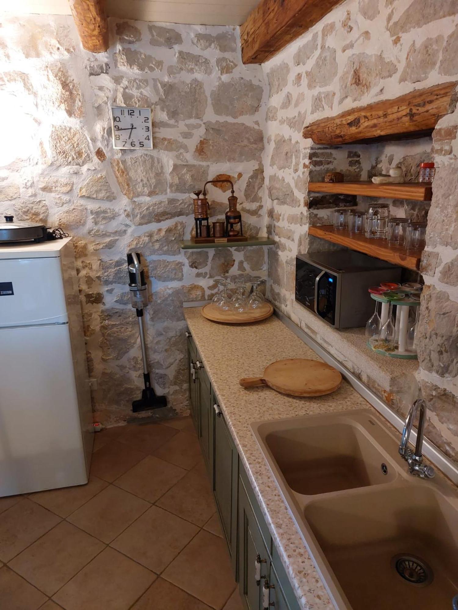 Antonci-18, Pool, 3 Houses, Jacuzzi, Private Territory Villa *