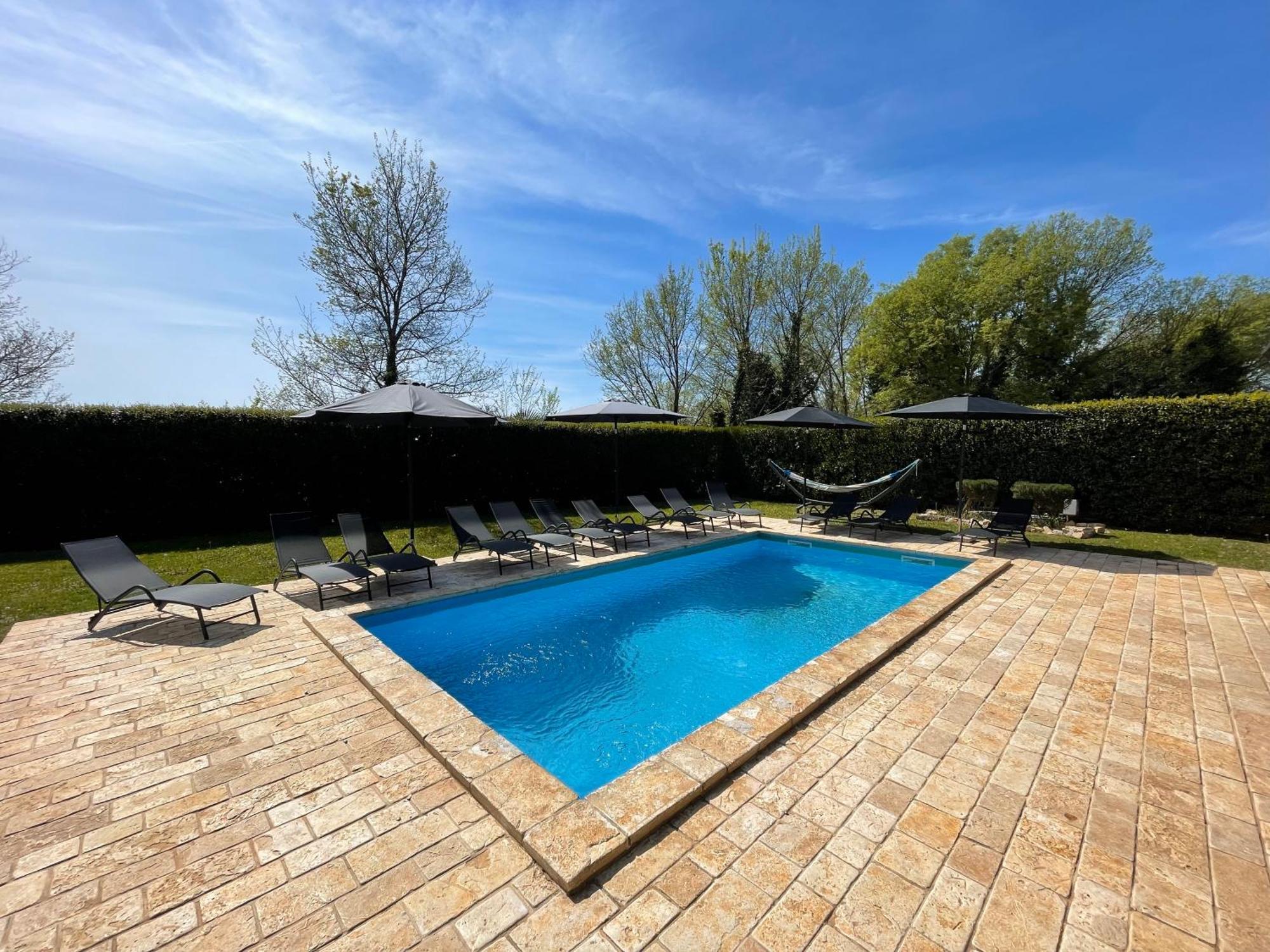Antonci-18, Pool, 3 Houses, Jacuzzi, Private Territory Villa *