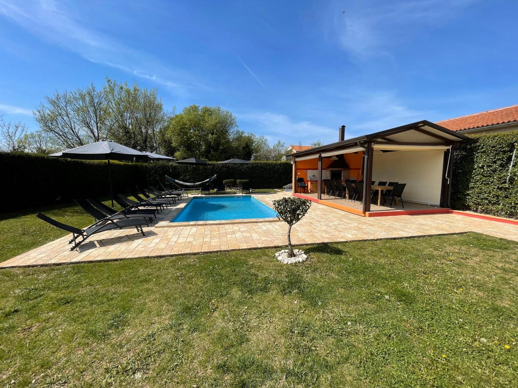Antonci-18, Pool, 3 Houses, Jacuzzi, Private Territory Villa *